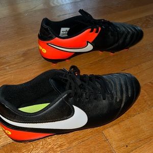 Nike Tiempo men’s size 10 soccer cleats
